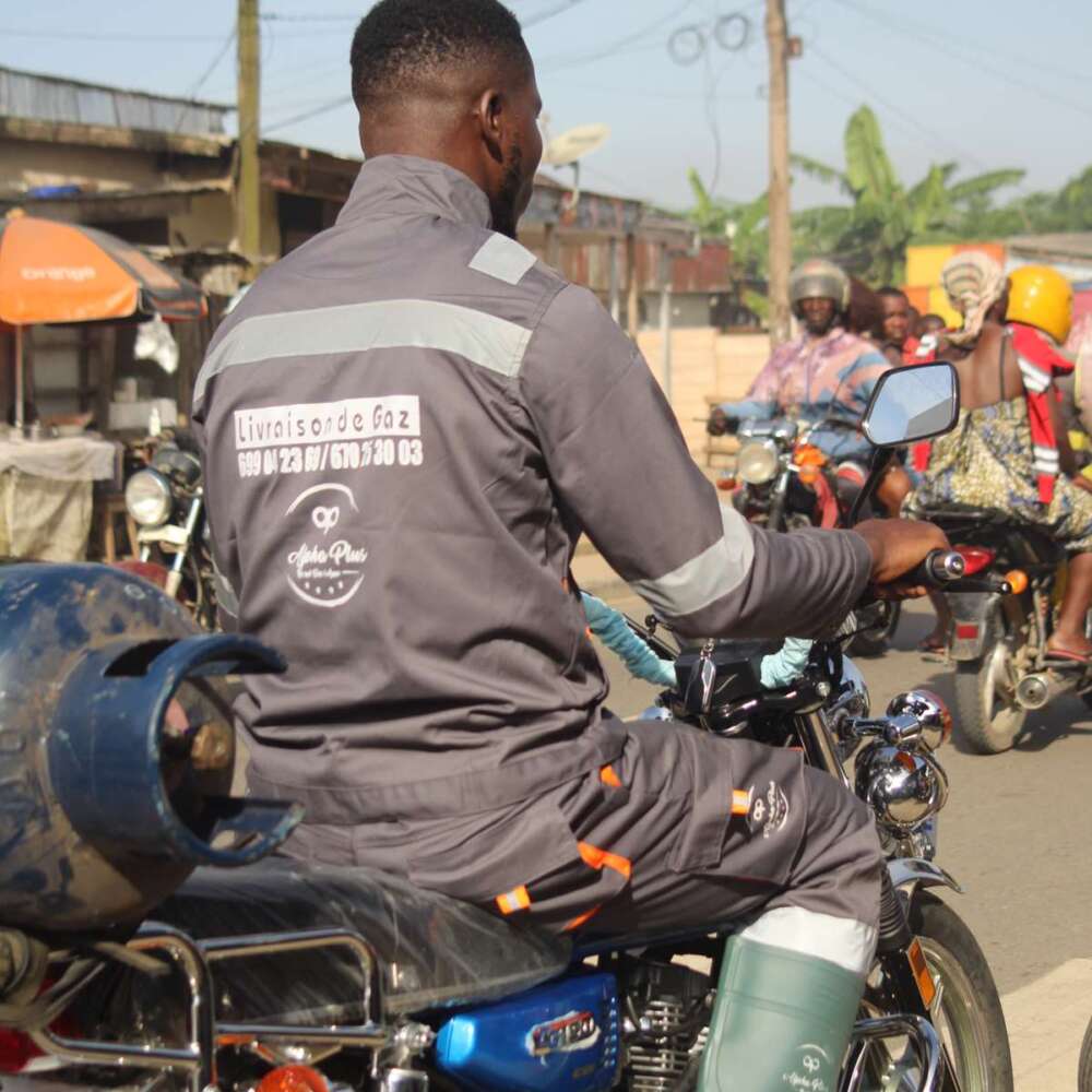 Livraison de Gaz à Domicile en Moto avec Alpha Plus Services